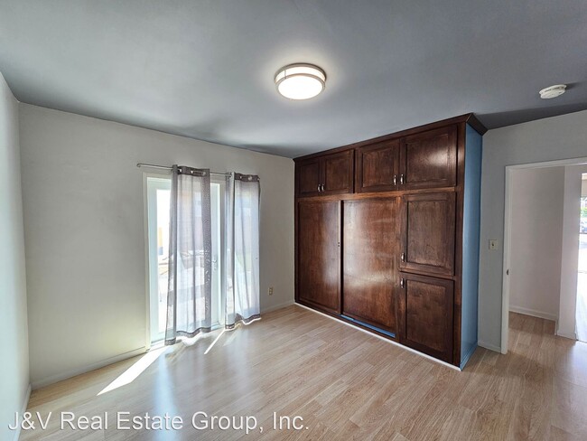Building Photo - 2 br, 1 bath House - 4601 Leonis St
