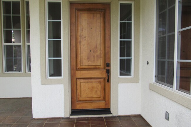 Foto del edificio - Gorgeous 5 Bed/4.5 Bath with Office in Perfect San Ramon Location