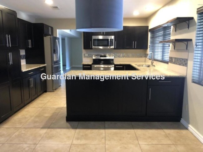 Building Photo - 209 E Coral Gables Dr