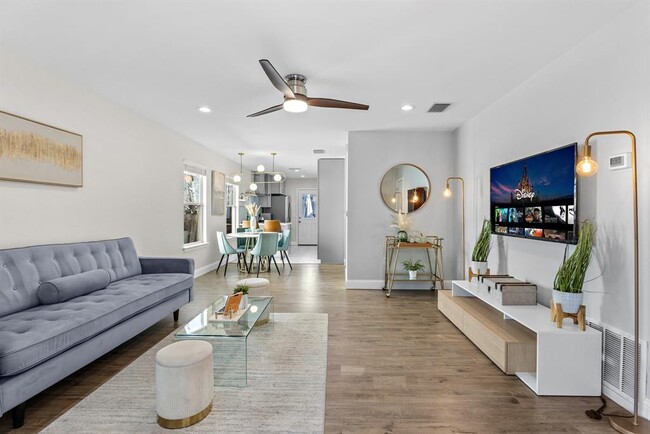 Foto del edificio - 8611 Davis Oaks Trail