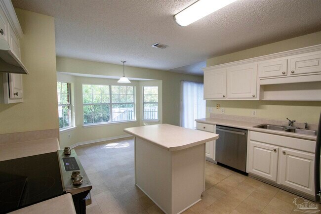 Building Photo - 1695 Condor Dr