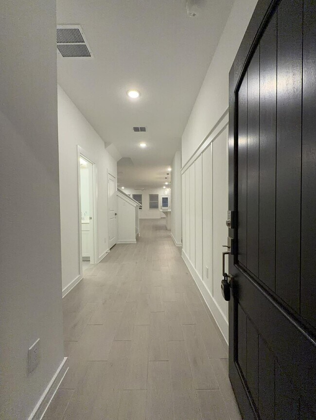 Building Photo - 4715 Bay Vista Dr