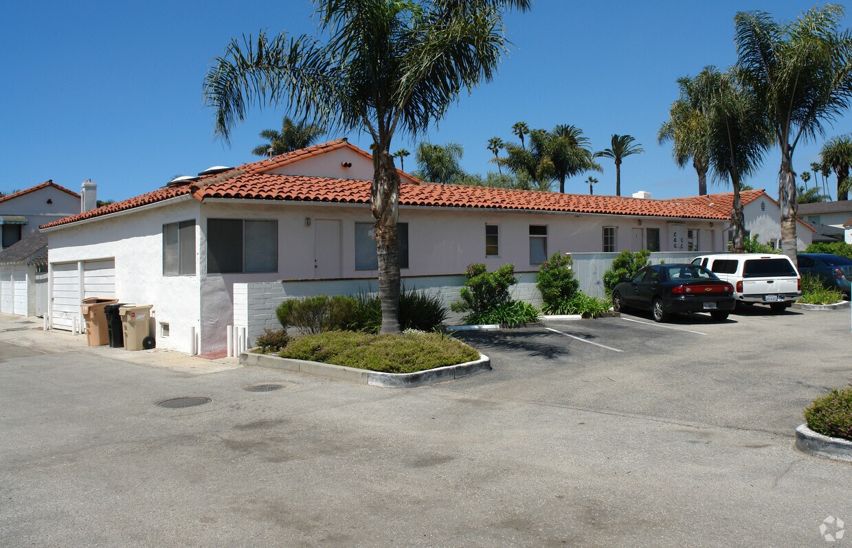 Primary Photo - 223 W Mason St