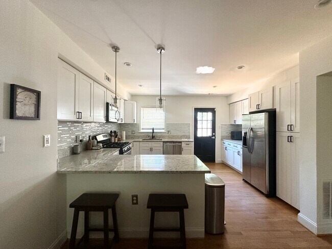 Foto del edificio - 1346 Downing St NE