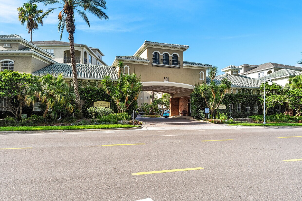 Photo - 501 Knights Run Ave (Tampa, FL)