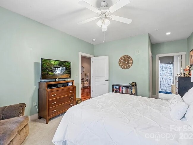 Building Photo - 9 Kenilworth