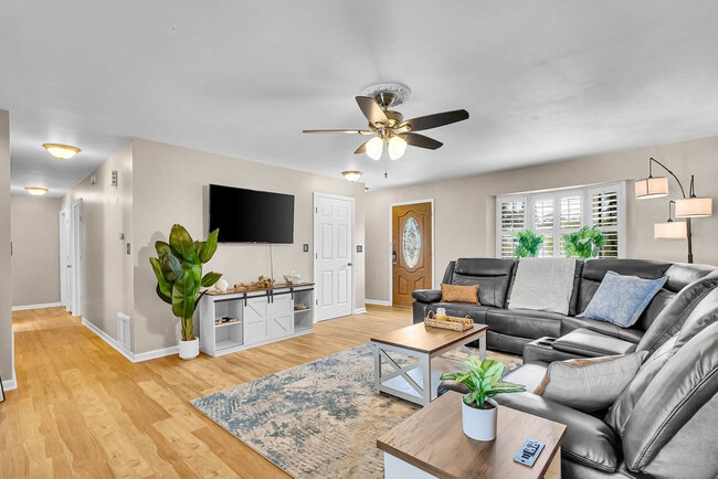 Building Photo - 897 Imperial Dr