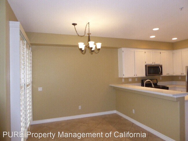 Building Photo - 2 br, 2.5 bath House - 37 Tierra Plano