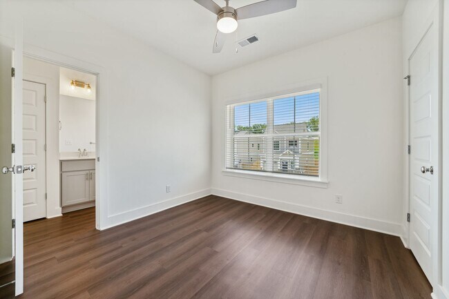 Foto del edificio - Be the 1st to live in this 3 bedroom house...