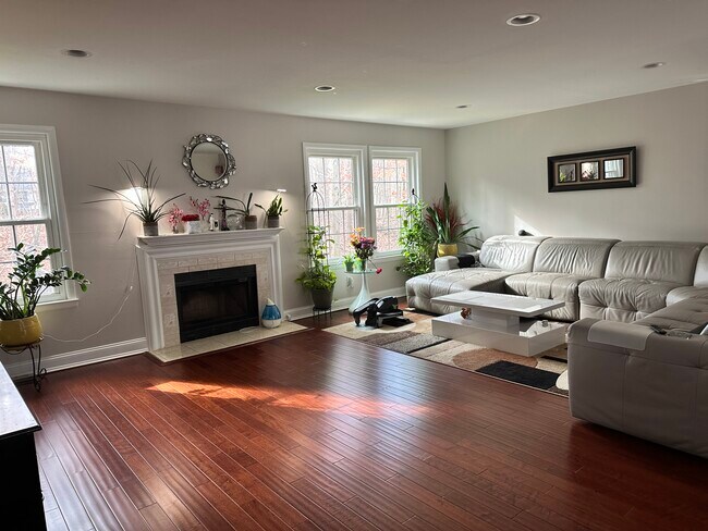 Foto del edificio - 4506 Stonehedge Rd