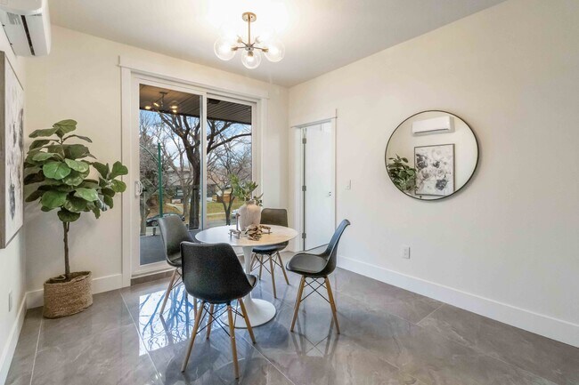 Photo du bâtiment - 1414 Main St