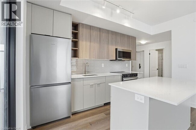 Photo du bâtiment - 2075 Lakeshore Rd.