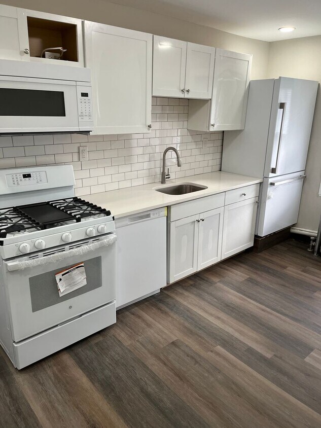 Foto principal - 137 W 2nd Ave