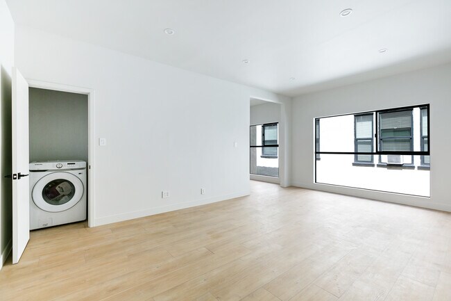 Foto del edificio - 7223-7229 Willoughby