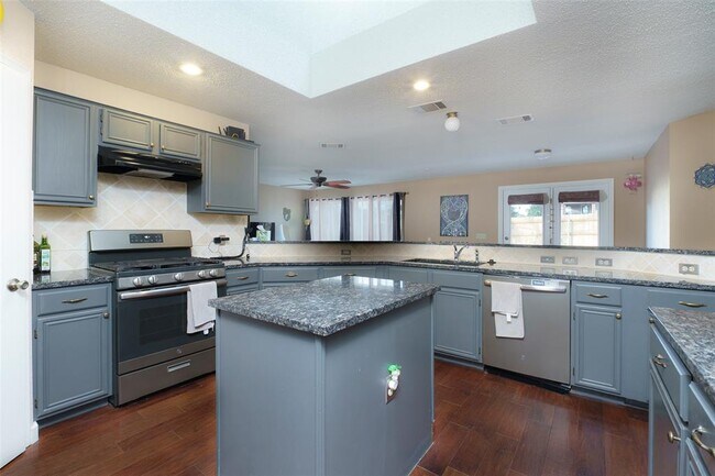 Foto del edificio - 6700 Carisbrooke Ln