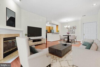 Building Photo - 5909 Barbados Pl