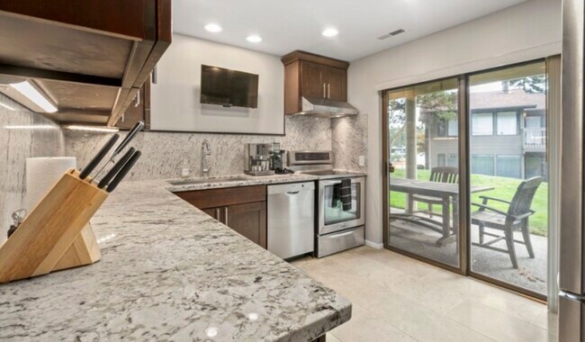 Building Photo - 1111 Bellefield Park Ln