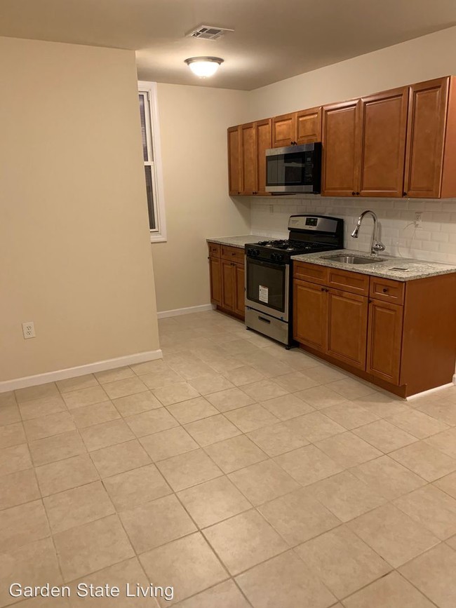 Building Photo - 5 br, 2 bath House - 497-499 7th Ave W