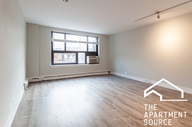 Building Photo - 445 W Wellington Ave