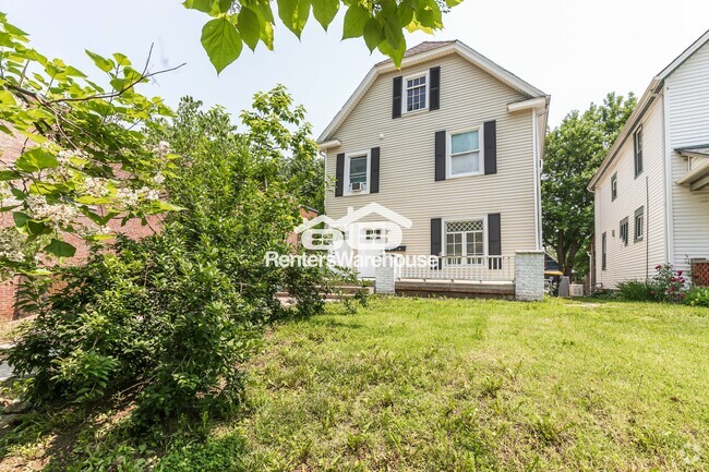 Building Photo - 4105 Oak St