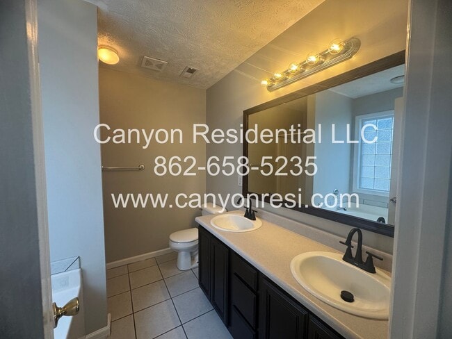 Foto del edificio - Spacious 3-Bedroom Home for Rent in Hope M...