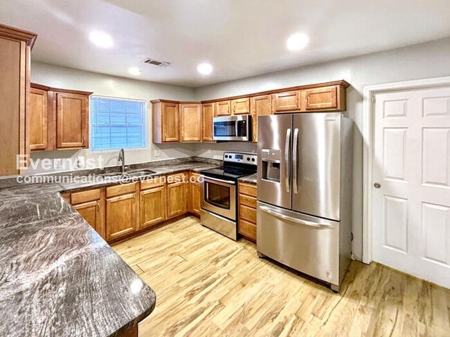 Building Photo - 1065 Fair St SW