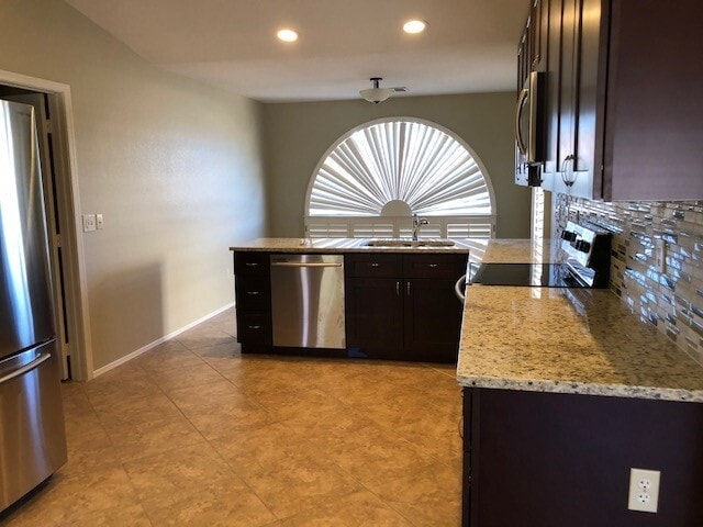 Foto del edificio - This is a Beautiful Home!  Just waiting for you in a 45+ Active Adult Community, Long Term Unfurn...