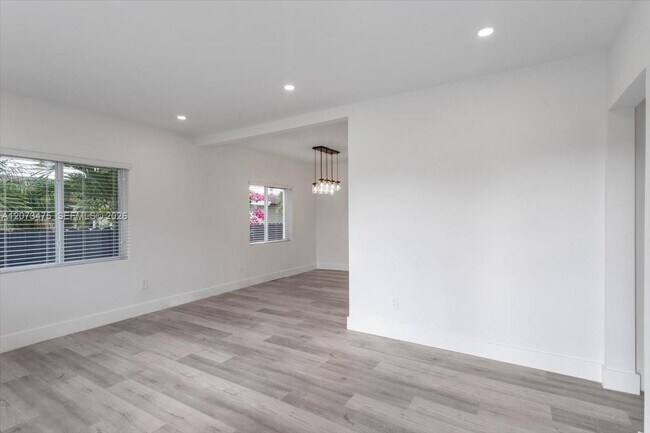 Foto del edificio - 449 E 10th St