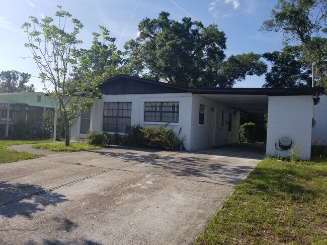 Foto del edificio - Well-Maintained 3-Bedroom Home with Workshop and Fenced Yard