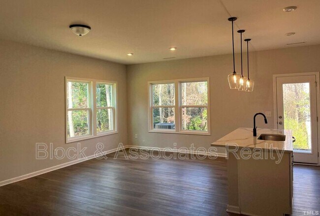 Building Photo - 3301 Oak Pass Dr