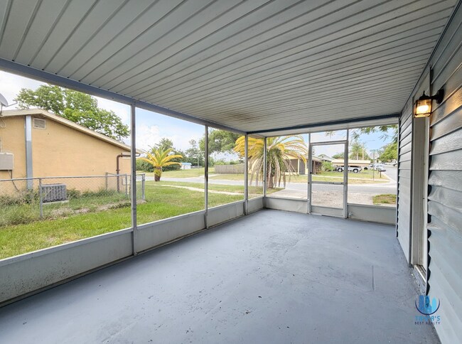 Building Photo - **ADORABLE 2/1 Home for Rent in New Port R...
