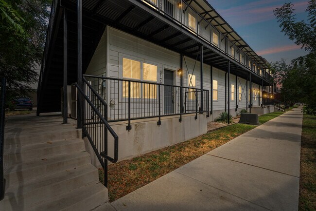 Building Photo - 3126 Lubbock Ave