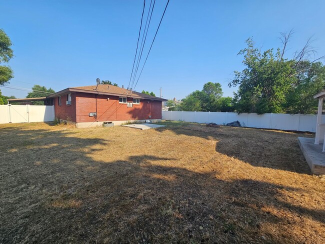 Building Photo - Duplex in the Valley