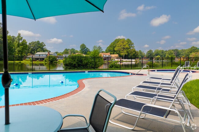 Pool - Woodmere Apartments