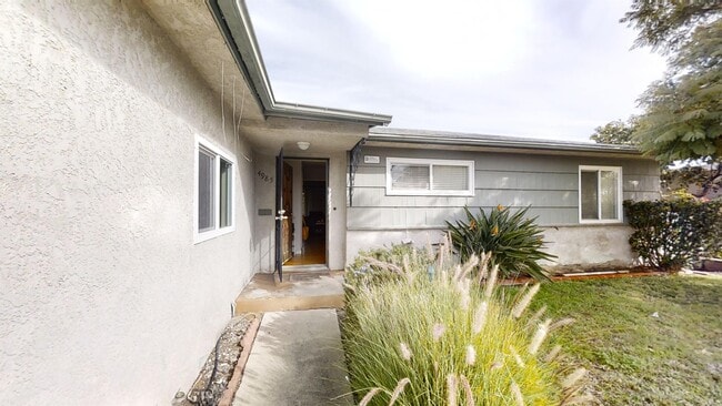 Building Photo - 4985 Curry Dr