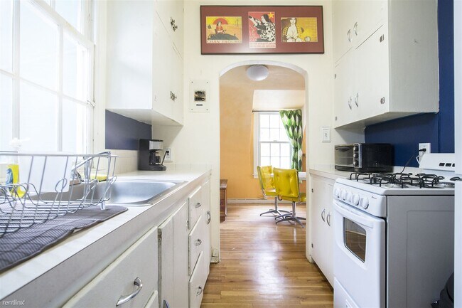 Foto del edificio - 1 br, 1 bath Duplex - 219 North Shields St...