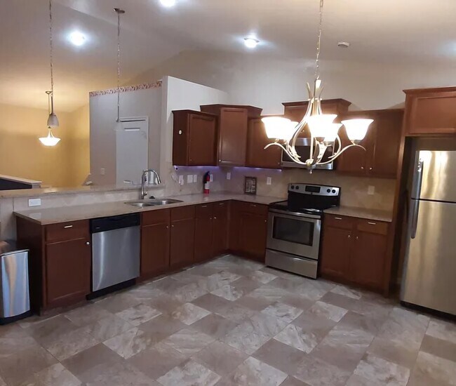 Foto del edificio - 6271 Greenview Dr