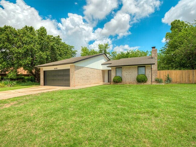 Building Photo - 1819 Lakehurst Dr