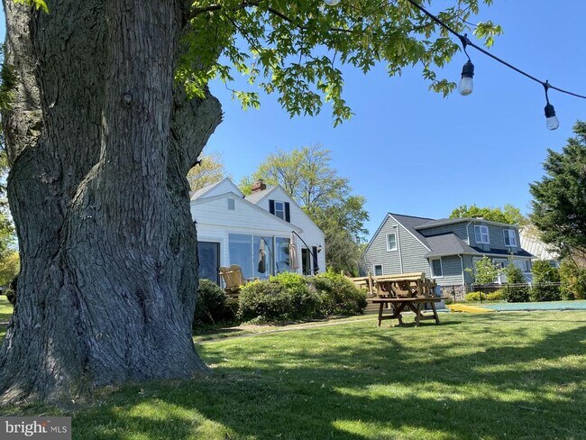 Building Photo - 531 Broadwater Rd