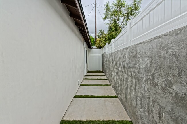Foto del edificio - NEWLY BUILT, LUXURIOUS & BRIGHT, 1BR1BA AD...
