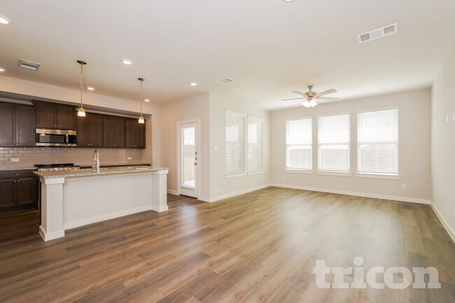 Building Photo - 8101 Howell Oak Dr