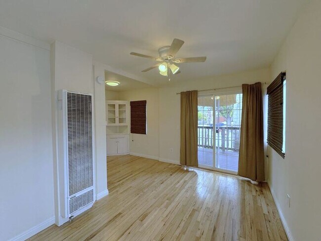 Foto del edificio - 5042 Muir Ave