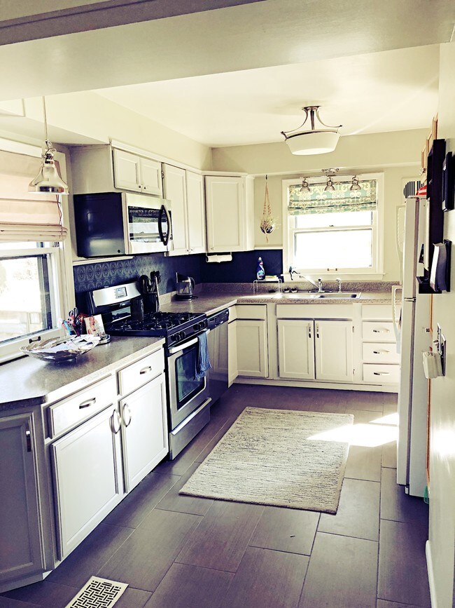 Foto del edificio - 1241 Creal Cres