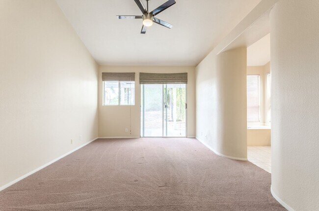 Building Photo - Spacious and Bright Oceanside Home for Rent