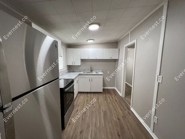 Building Photo - 63 S Meadowcliff Dr