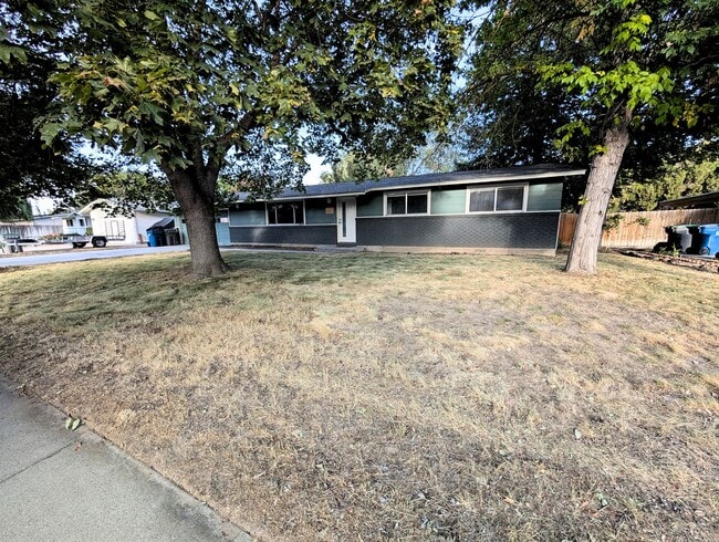 Building Photo - 3-Bedroom Home in great Location