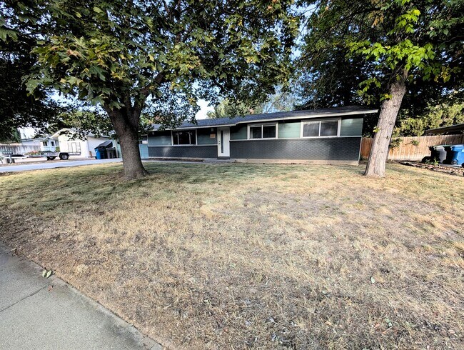 Foto del edificio - 3-Bedroom Home in great Location