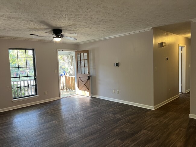 Foto del edificio - 662 Stonehedge Dr