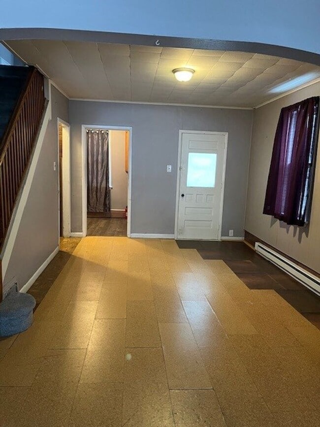 Building Photo - 3 bedroom 1.5 bathroom