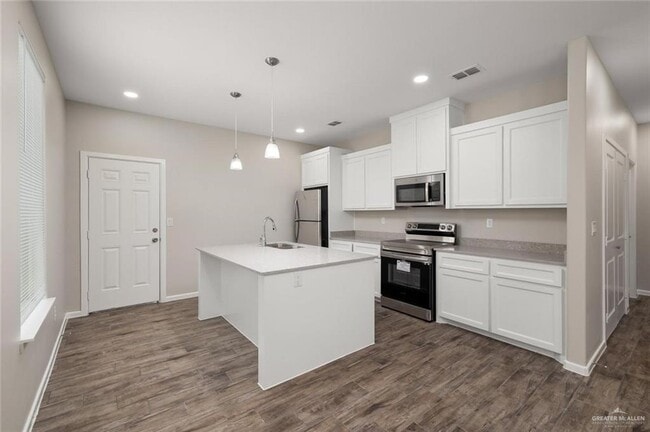 Foto del edificio - 16 Lore Dr